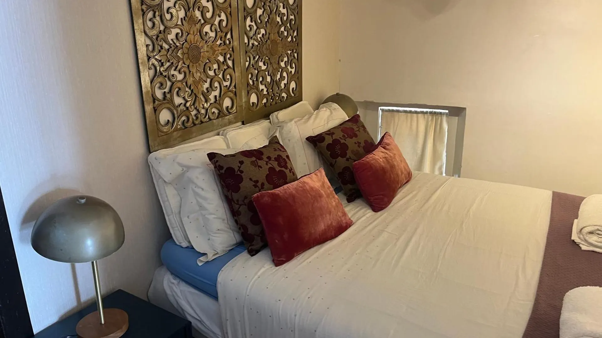 Apt With Balcony Near Rossio Lisbon